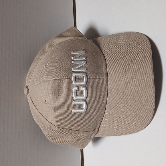 UCONN Huskies Men Tan Baseball Cap NWOT - Picture 4 of 8